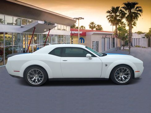 Used 2022 Dodge Challenger SRT Hellcat image 2