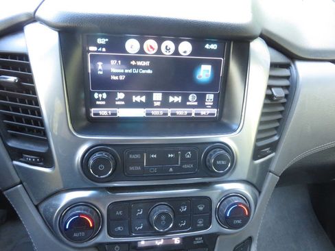 Used 2019 Chevrolet Suburban LT AWD/4WD image 17