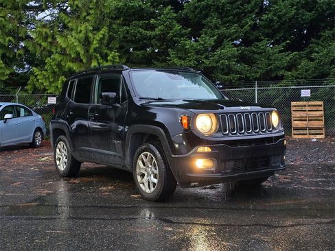 Used 2018 Jeep Renegade Latitude w/ UConnect 8.4 Nav Group image 1