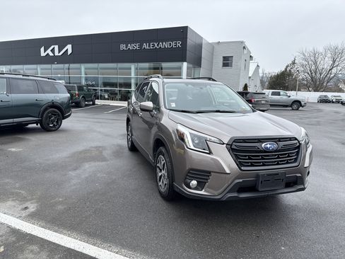 Used 2022 Subaru Forester Premium image 1