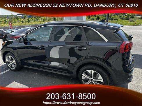 Used 2022 Kia Niro EX w/ Cold Weather Package FWD image 2