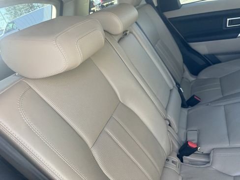 Used 2016 Land Rover Discovery Sport HSE image 9