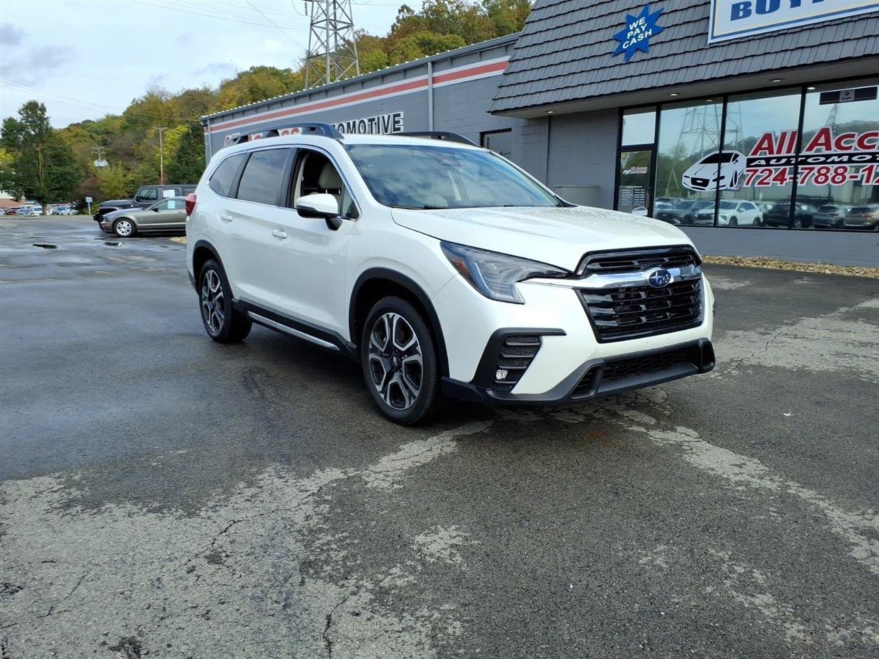 Used 2023 Subaru Ascent Limited AWD/4WD image 2