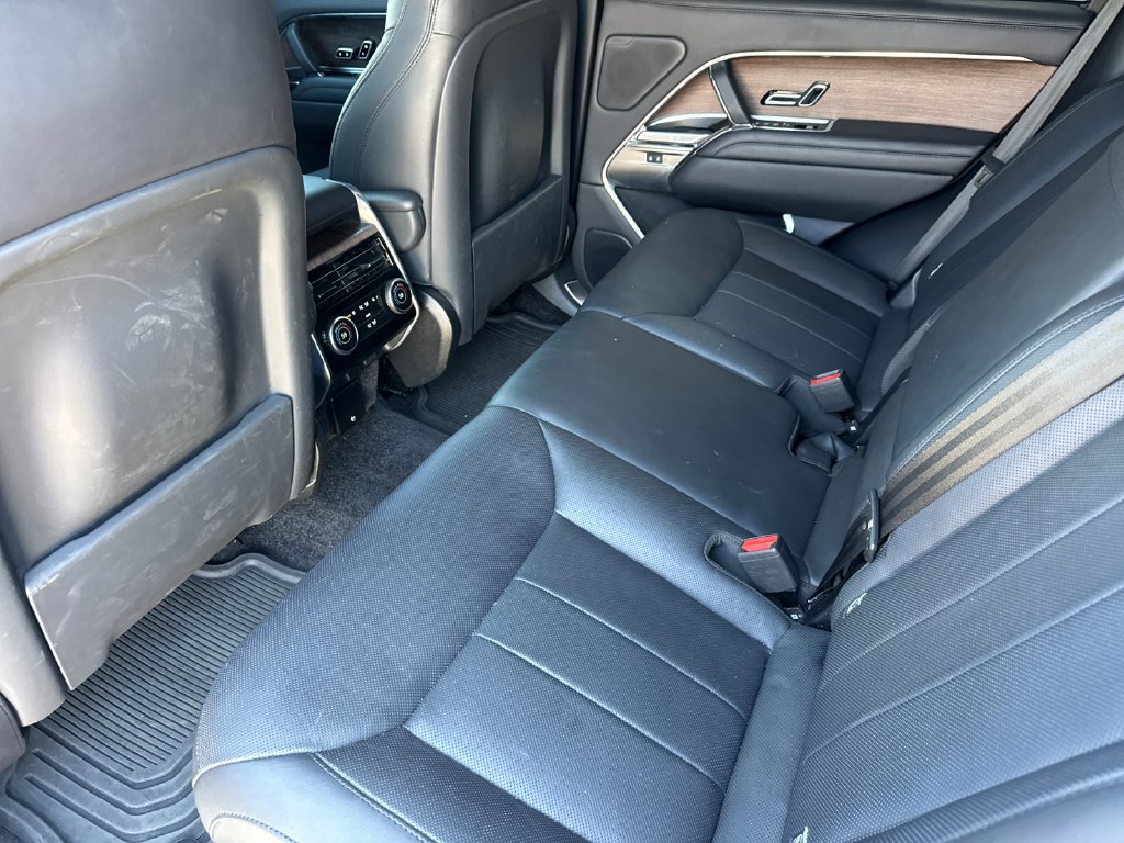 Used 2025 Land Rover Range Rover SE AWD/4WD image 12