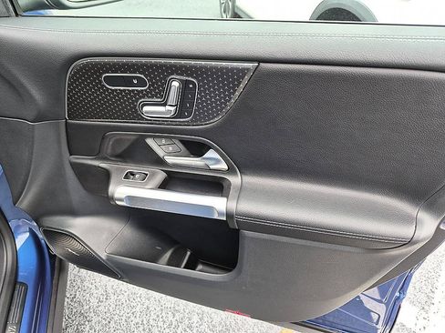 Used 2024 Mercedes-Benz GLB 250 4MATIC image 34