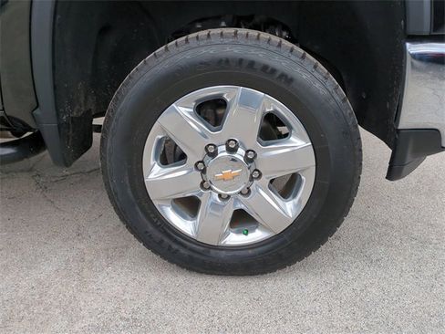 Certified 2022 Chevrolet Silverado 2500 LT w/ Convenience Package image 11