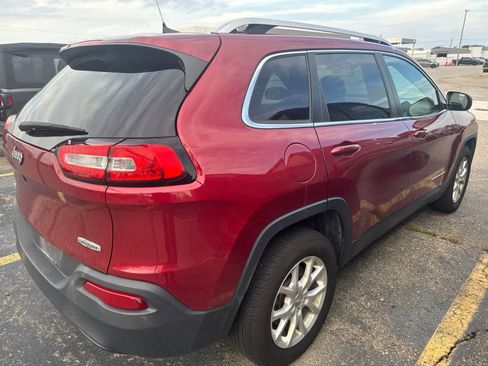 Used 2016 Jeep Cherokee Latitude w/ Cold Weather Group AWD/4WD image 11