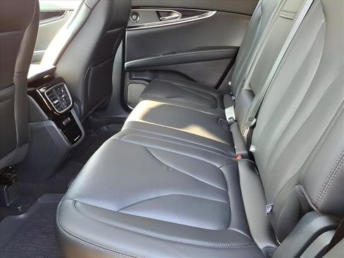 Certified 2021 Lincoln Nautilus Reserve w/ Equipment Group 201A image 17