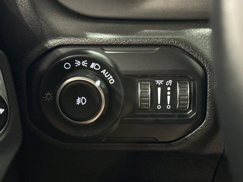 Used 2020 Jeep Wrangler Unlimited Sahara w/ Uconnect 4C Nav & Sound Group image 31