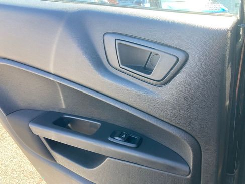 Used 2013 Ford Fiesta SE FWD image 18