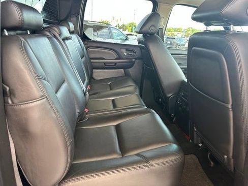 Used 2007 Cadillac Escalade EXT w/ Information Package AWD/4WD image 26
