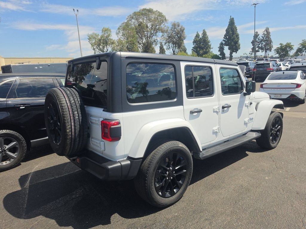 Used 2023 Jeep Wrangler Unlimited Sahara AWD/4WD image 2