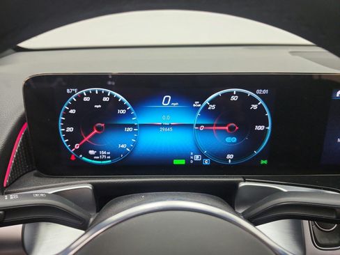Used 2023 Mercedes-Benz EQB 300 4MATIC image 9
