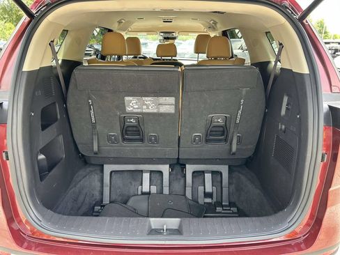 Used 2024 Kia Carnival EX FWD image 9