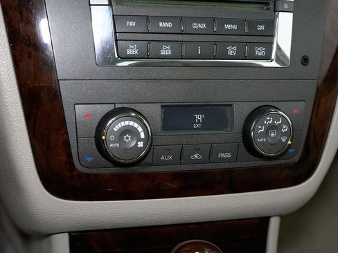 Used 2010 Cadillac DTS Luxury image 17