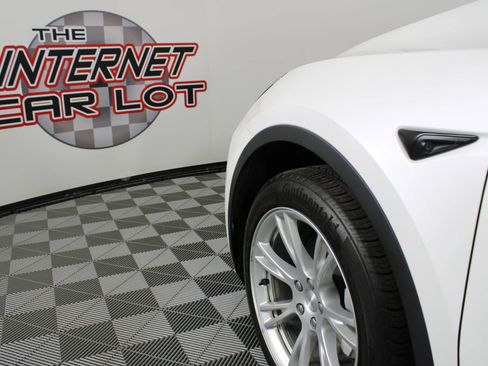 Used 2020 Tesla Model Y Long Range image 25