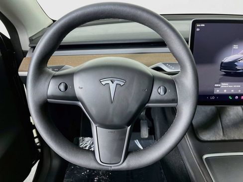 Used 2024 Tesla Model Y Long Range RWD image 12