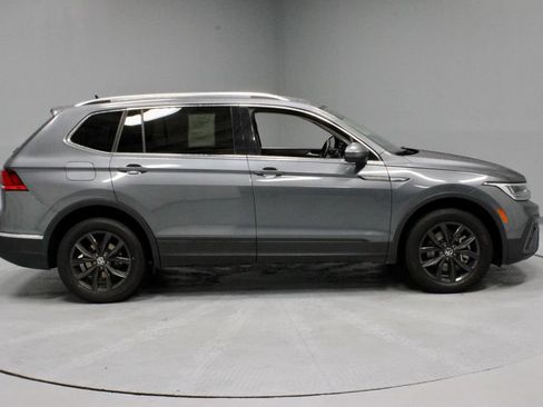 Used 2024 Volkswagen Tiguan SE FWD image 12