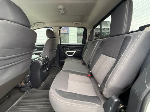 Used 2021 Nissan Titan SV w/ SV Convenience Package image 17