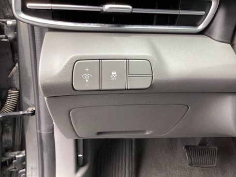 Used 2024 Hyundai Elantra SEL FWD image 29