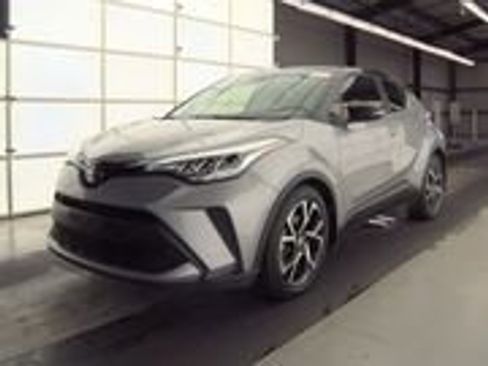 Used 2020 Toyota C-HR XLE image 4