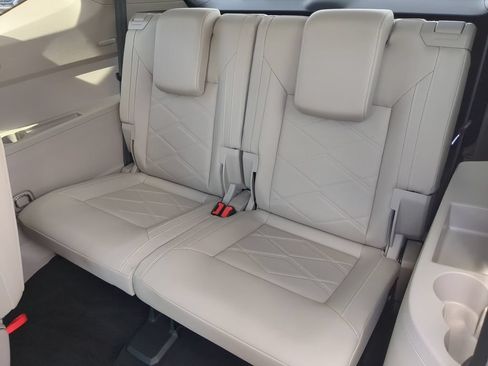 Certified 2024 Volkswagen Atlas SE FWD image 19