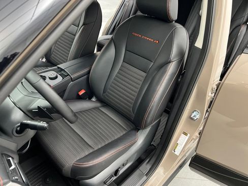 Used 2025 Nissan Rogue SV image 9