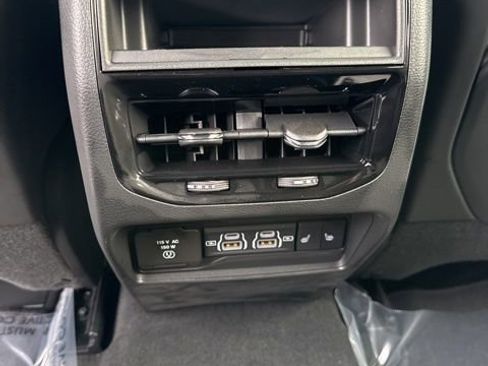 New 2025 Jeep Grand Cherokee Limited w/ Black Appearance Package image 16