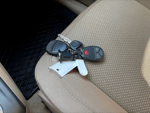 Used 2008 Saturn Vue XR w/ Convenience Package FWD image 13