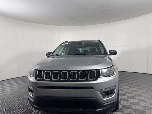 Used 2018 Jeep Compass Sport w/ Tech Group FWD image 6