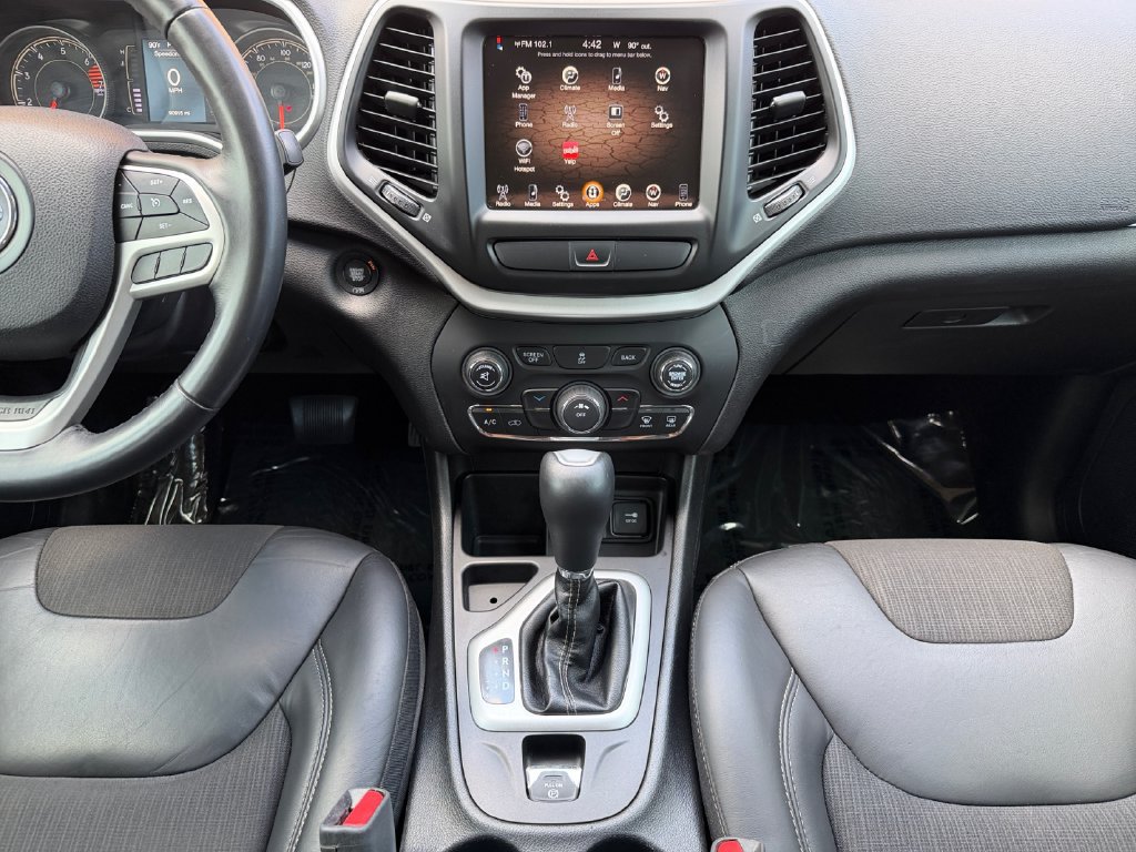 Used 2018 Jeep Cherokee Latitude Plus FWD image 26