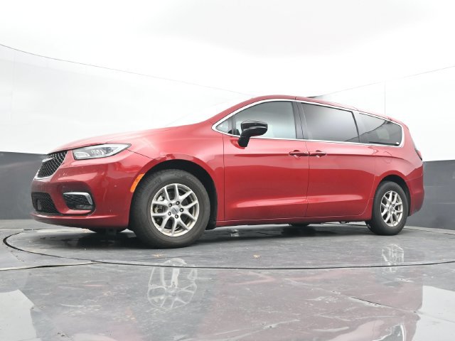 Used 2025 Chrysler Pacifica Select FWD image 49