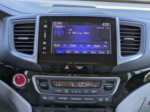 Used 2016 Honda Pilot Touring image 21