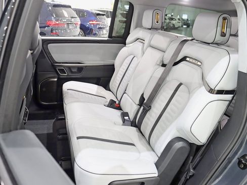 Used 2024 Rivian R1S Adventure image 27