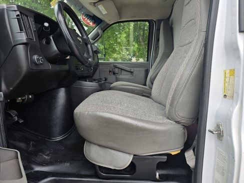 Used 2016 Chevrolet Express 3500 RWD image 8
