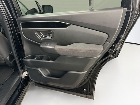 Used 2025 Honda Pilot Sport image 31