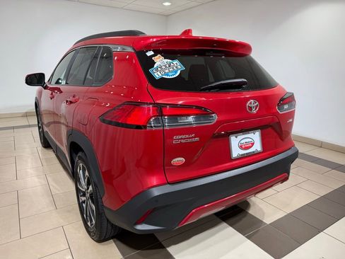 Certified 2023 Toyota Corolla Cross XLE image 3