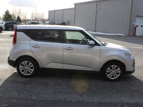 Used 2020 Kia Soul LX image 4