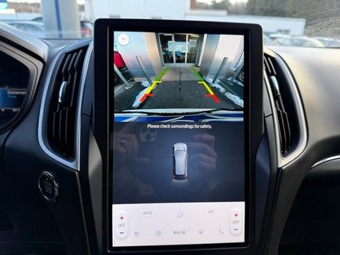 Used 2022 Ford Edge ST-Line w/ Class II Trailer Tow Package image 16