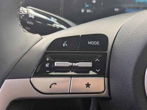 New 2025 Hyundai Elantra SEL FWD image 21