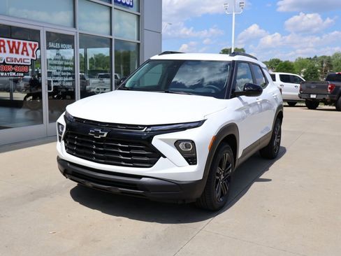 New 2026 Chevrolet TrailBlazer LT w/ Midnight Edition AWD/4WD image 6
