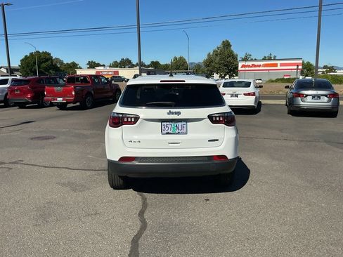 Used 2022 Jeep Compass Latitude AWD/4WD image 8