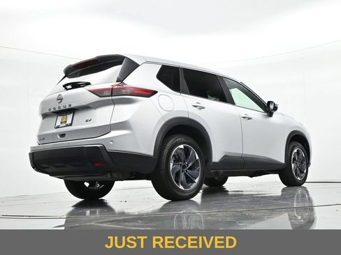 Used 2024 Nissan Rogue SV FWD image 20