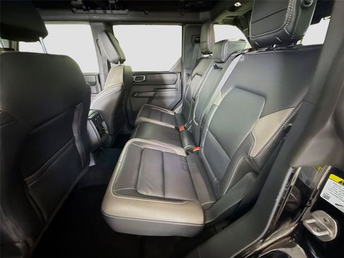 Used 2025 Ford Bronco Outer Banks AWD/4WD image 17