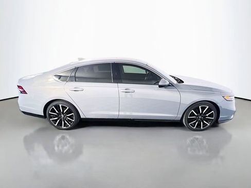 Used 2024 Honda Accord Touring image 9