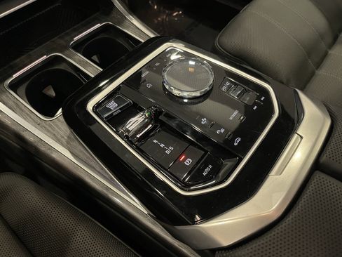 Certified 2024 BMW 760i xDrive w/ Premium Package 2 image 18