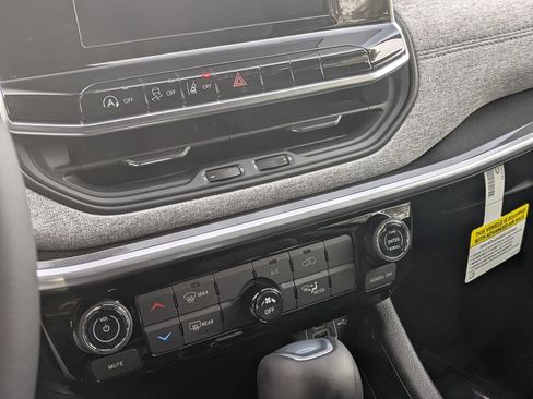 New 2026 Jeep Compass Latitude image 11