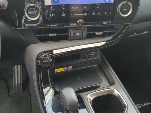Used 2025 Lexus NX 250 FWD w/ Accessory Package (Z2) image 17