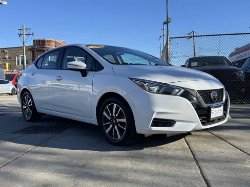 Used 2021 Nissan Versa SV image 3
