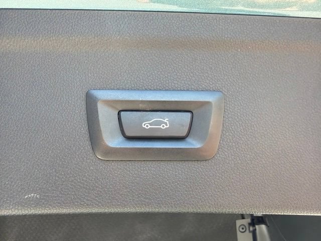Used 2023 BMW iX xDrive50 w/ Convenience Package AWD/4WD image 9